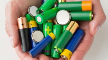 hands holding batteries 